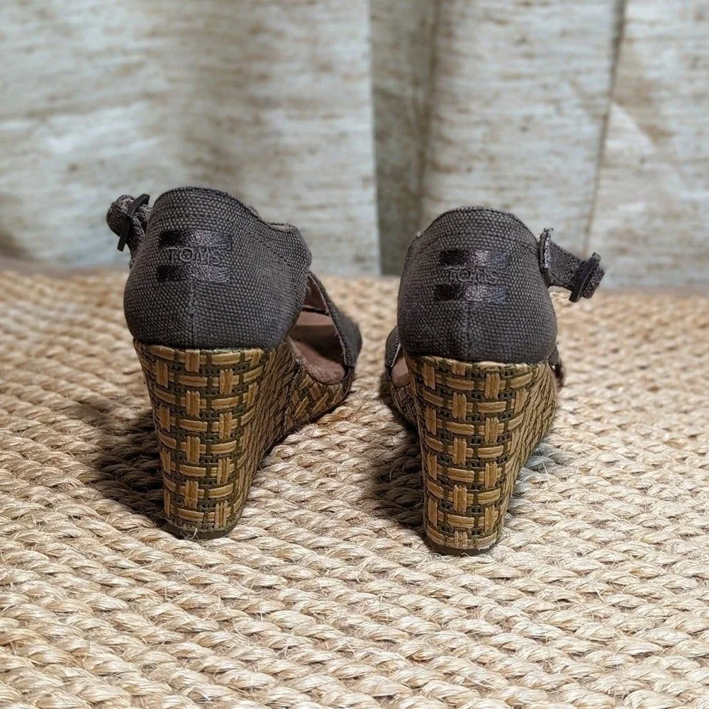 Toms pre owned